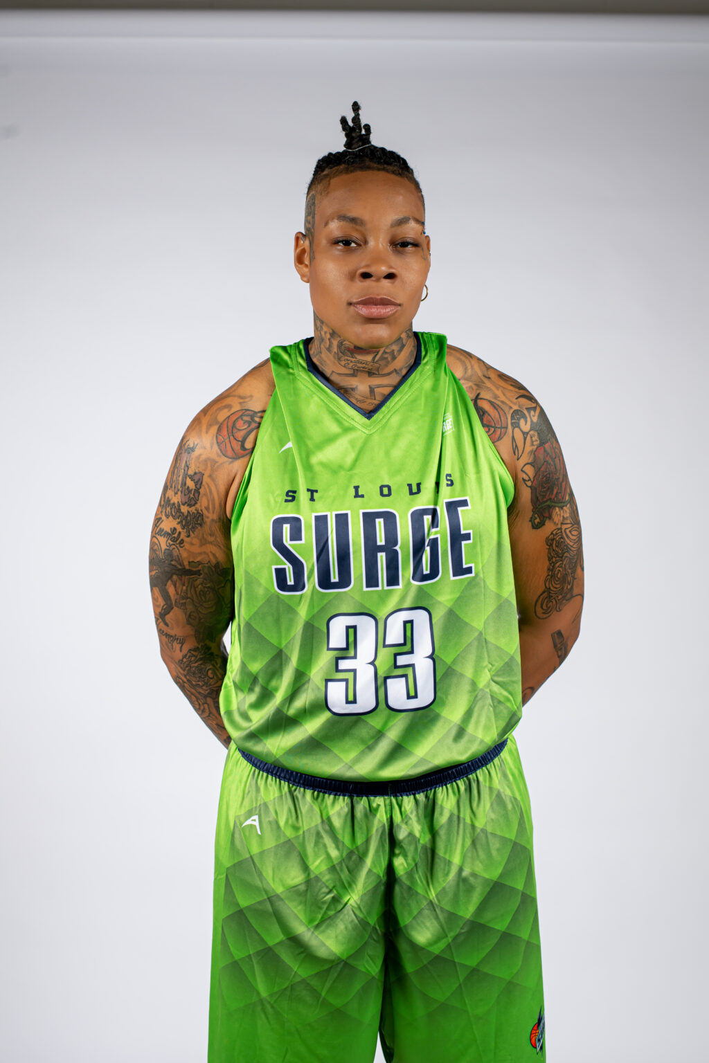 33 Emmonnie Henderson F